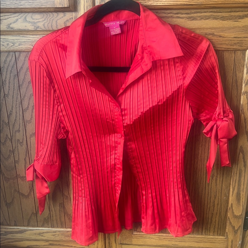 Sunny Leigh Red Pleated Button Down Shirt SZ Med - Picture 4 of 7